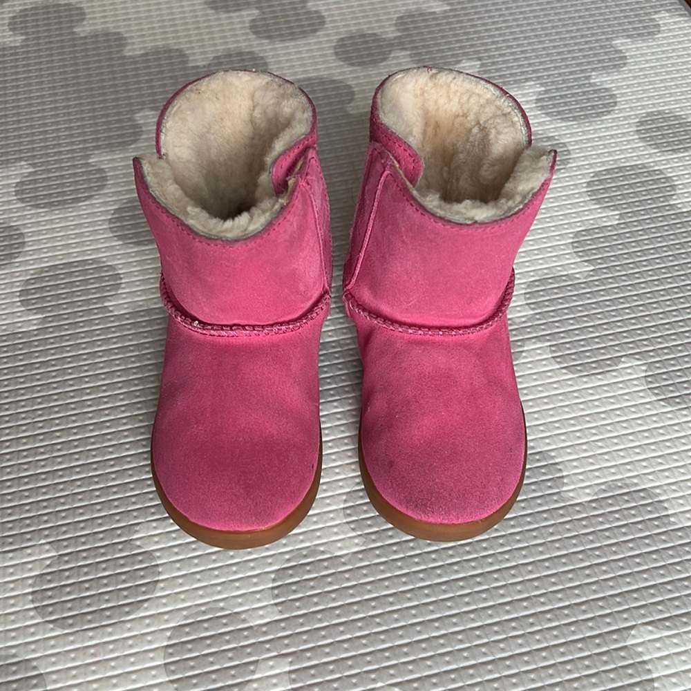 Kids Pink Ugg boots - size7